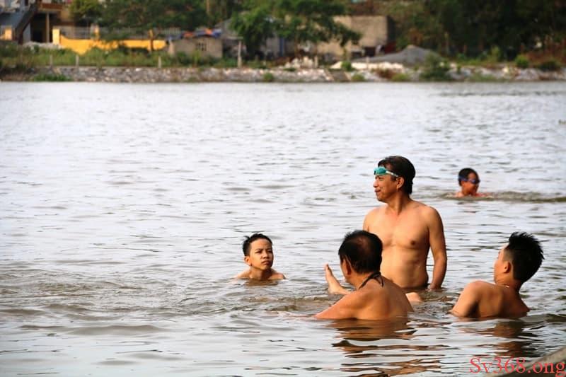 mơ thấy tắm sông